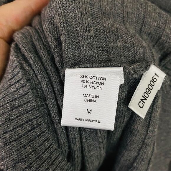 Soho Grey Crew Neck Ribbed Sweater With Laced Sleeves Size Medium - Picture 8 of 10